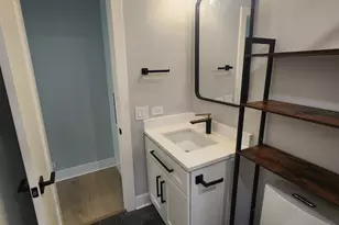 1560 N Sandburg Terrace, Chicago, IL 60610 - Photo 7