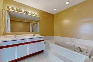 2450 Raleigh Ct, Schaumburg, IL 60193 - Photo 9