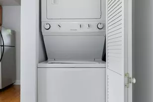 2005 W Jarvis Ave, Chicago, IL 60645 - Photo 9