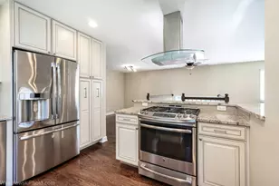 124 Midway Ln, Vernon Hills, IL 60061 - Photo 9