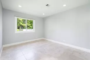 124 Midway Ln, Vernon Hills, IL 60061 - Photo 29