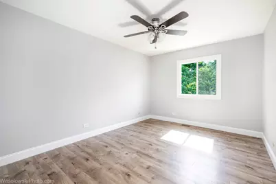 124 Midway Lane, Vernon Hills, IL 60061 - Photo 17