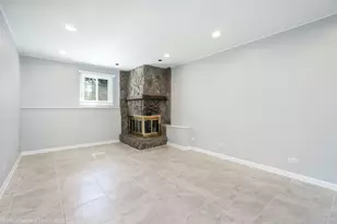 124 Midway Ln, Vernon Hills, IL 60061 - Photo 25