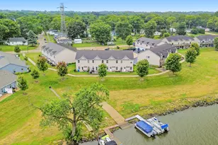 1613 Riverside Cir, Dixon, IL 61021 - Photo 3