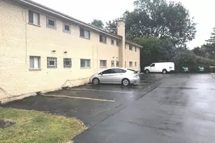 725 Busse Hwy, Park Ridge, IL 60068 - Photo 3