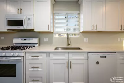 4023 1/2 N Grant Street, Westmont, IL 60559 - Photo 9