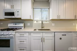 4023 1/2 N Grant St, Westmont, IL 60559 - Photo 9