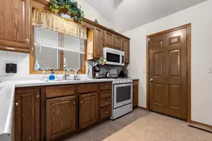 125 Heath Cliff Dr, Poplar Grove, IL 61065 - Photo 7