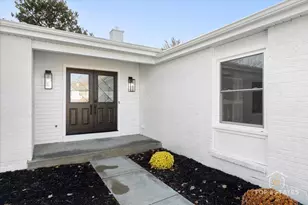 523 Hamilton Ave, Westmont, IL 60559 - Photo 3