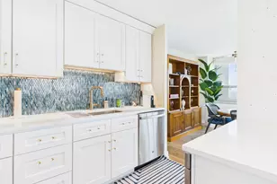 1700 E 56th St, Chicago, IL 60637 - Photo 3