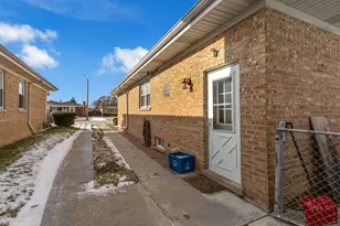 2913 Sarah St, Franklin Park, IL 60131 - Photo 5