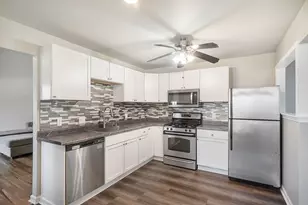 310 N Huntington Dr, McHenry, IL 60050 - Photo 3