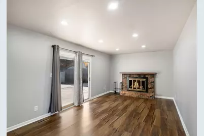 310 N Huntington Drive, McHenry, IL 60050 - Photo 5