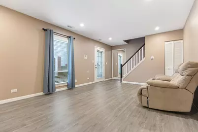 817 Wellington Avenue #817, Elk Grove Village, IL 60007 - Photo 5