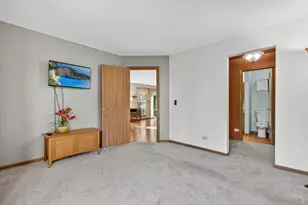 909 Little Falls Ct, Elk Grove Village, IL 60007 - Photo 11