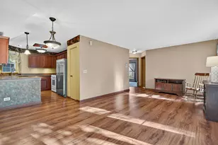 909 Little Falls Ct, Elk Grove Village, IL 60007 - Photo 5