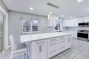 1239 Spring Valley Dr, Carol Stream, IL 60188 - Photo 9