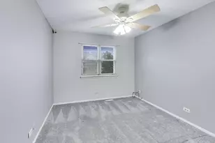 1239 Spring Valley Dr, Carol Stream, IL 60188 - Photo 19