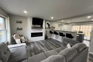 8112 S Applewood Ct, Hanover Park, IL 60133 - Photo 3
