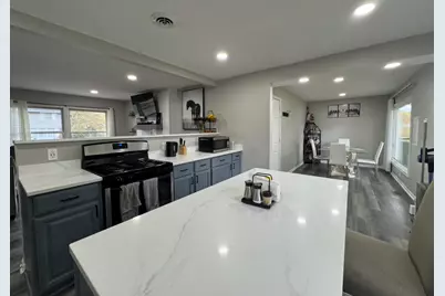 8112 S Applewood Court, Hanover Park, IL 60133 - Photo 9
