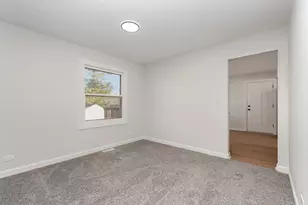 2424 E Thornwood Dr, Lindenhurst, IL 60046 - Photo 5