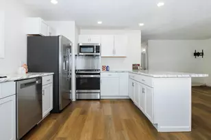 1104 Redwood Ave, Bloomington, IL 61701 - Photo 11