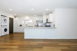 1104 Redwood Ave, Bloomington, IL 61701 - Photo 3