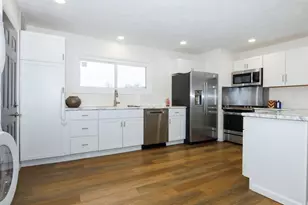 1104 Redwood Ave, Bloomington, IL 61701 - Photo 9