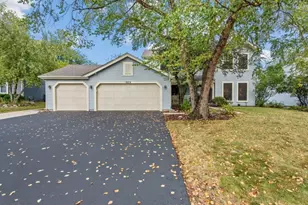 1820 Crofton Dr, Algonquin, IL 60102 - Photo 1