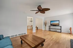 1630 Kemper Dr, Naperville, IL 60563 - Photo 9