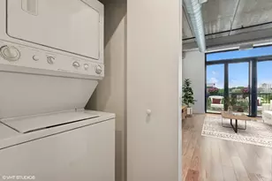 811 W 15th Pl, Chicago, IL 60608 - Photo 11