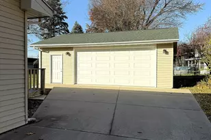 419 Ferris St, Dixon, IL 61021 - Photo 3