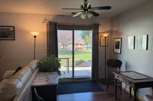 807 Village Ln, Sterling, IL 61081 - Photo 5