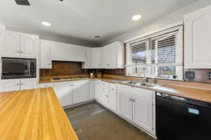 10501 Cindy Jo Ave, Huntley, IL 60142 - Photo 3