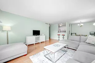 1926 Prairie Square, Schaumburg, IL 60173 - Photo 3