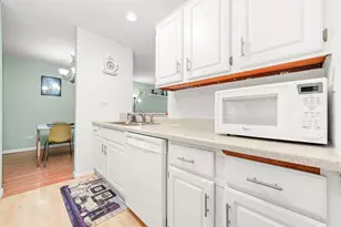 1926 Prairie Square, Schaumburg, IL 60173 - Photo 5