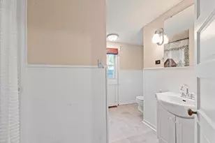 110 W Warren St, Saint John, IL 61873 - Photo 17