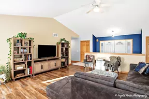 23209 Cals Ct, Harvard, IL 60033 - Photo 5