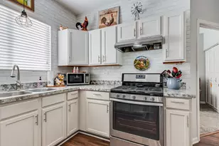 2525 Park Ridge Ct, Crest Hill, IL 60403 - Photo 9