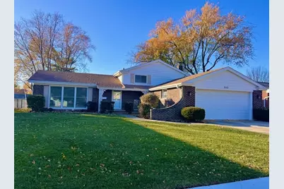 2112 N Kennicott Drive, Arlington Heights, IL 60004 - Photo 1