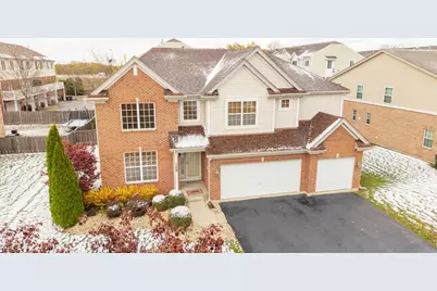 125 N Spruce Avenue, Wood Dale, IL 60191 - Photo 1