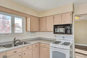 9 Hilltop Dr, Bourbonnais, IL 60914 - Photo 13