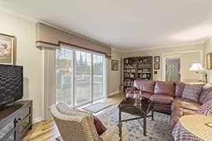 2407 N Hickory Ln, Arlington Heights, IL 60004 - Photo 7