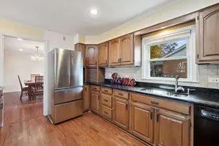 295 Ardmore Rd, Des Plaines, IL 60016 - Photo 9