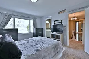 658 Claridge Cir, Hoffman Estates, IL 60169 - Photo 19