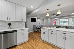 7249 N Campbell Ave, Chicago, IL 60645 - Photo 7