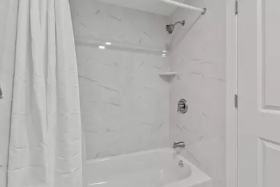 7249 N Campbell Avenue #B, Chicago, IL 60645 - Photo 11