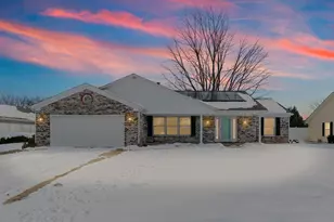 610 Sherwood Dr, Saint John, IL 61873 - Photo 3