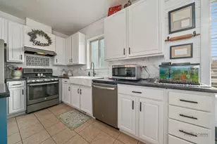 908 S Arlington Dr, Round Lake, IL 60073 - Photo 7