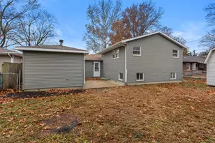 807 S Hamilton St, Monticello, IL 61856 - Photo 5